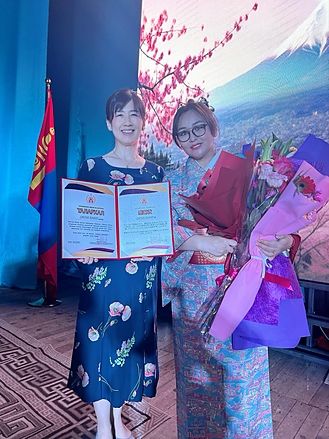 モンゴルエルデム大学　表彰